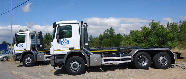 Camiones Mercedes Benz con portacontenedores de gancho Camiones Mercedes Benz con portacontenedores de gancho