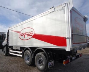 Iveco Stralis con grua y bañera basculante integral en aluminio