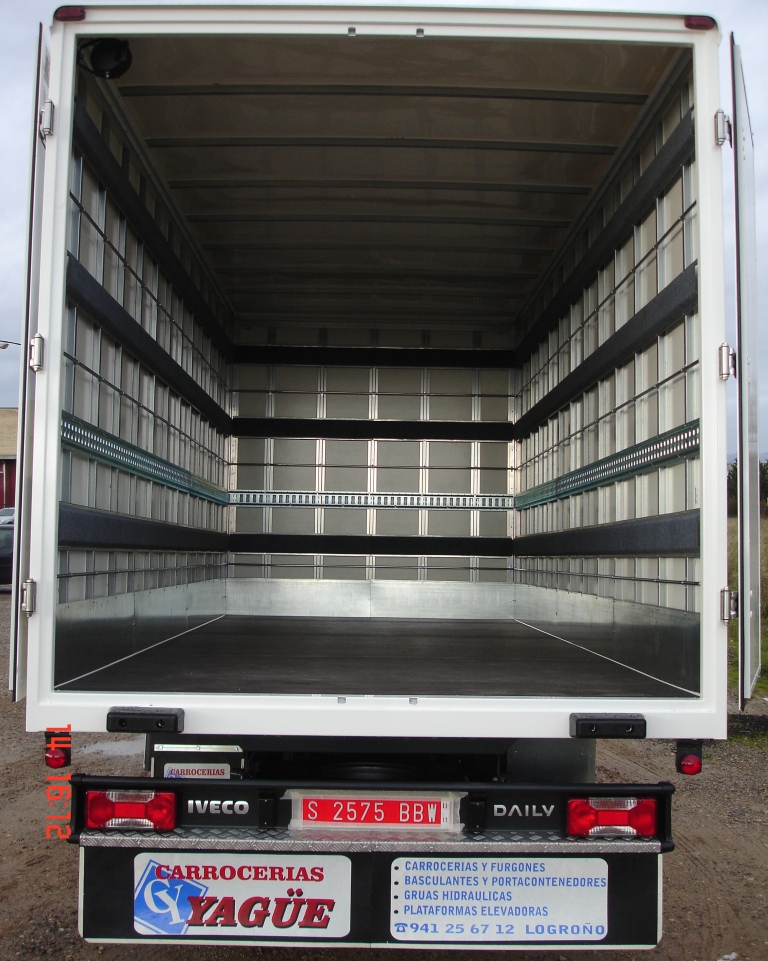 Carrozado tipo furgon para transporte de mudanzas