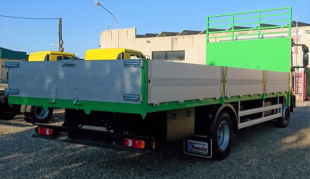 Entrega de camión caja abierta Carrocerías Yagüe