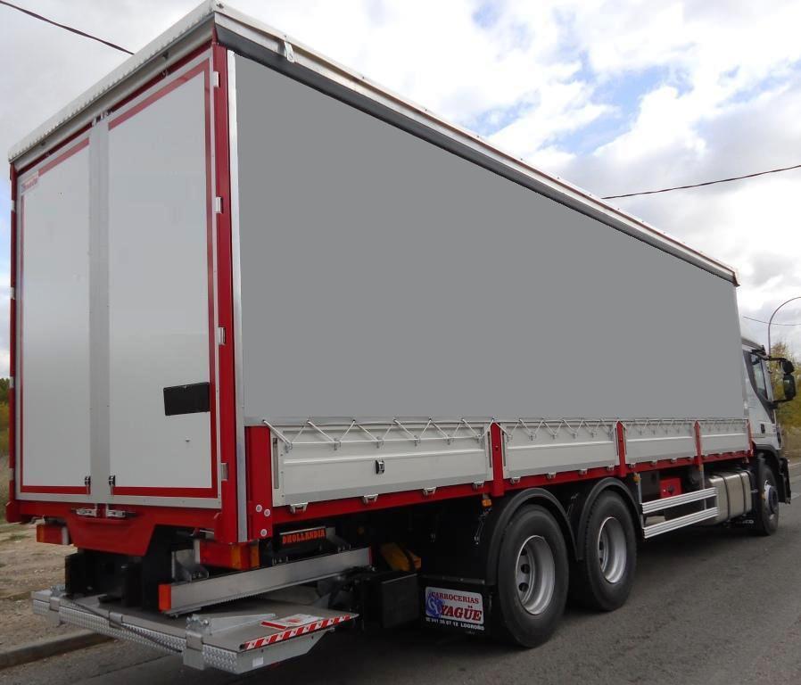 Entrega de camión con carrocería semitautliner y plataforma elevadora trasera Carrocerías Yagüe Entrega de camión con carrocería semitautliner y plataforma elevadora trasera Carrocerías Yagüe