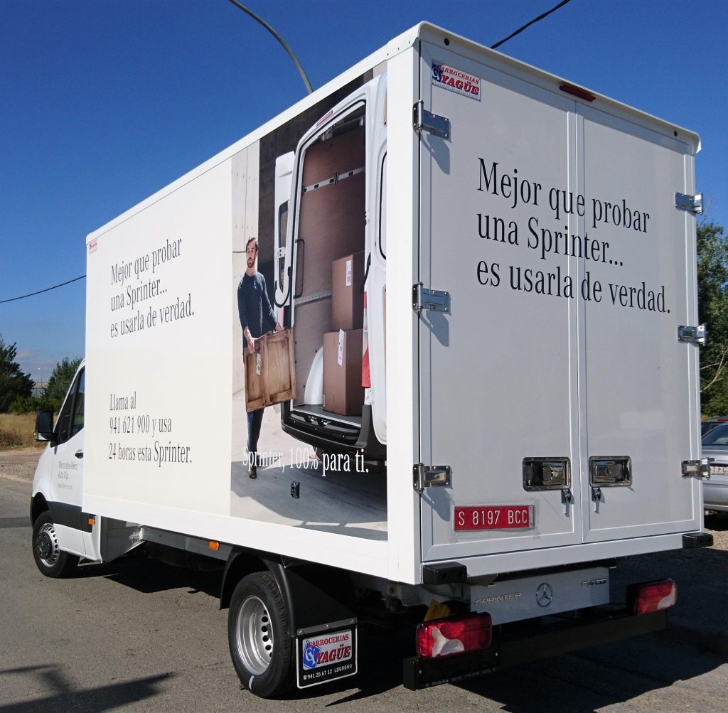 Entrega de camión dotado de caja